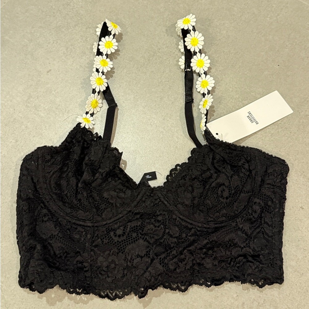 NWT Urban Outfitters Daisy Black Lace Bralette